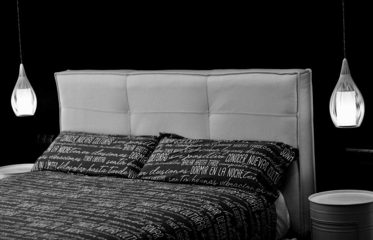 Black And White Suitte "Plaza" Noja Εξωτερικό φωτογραφία