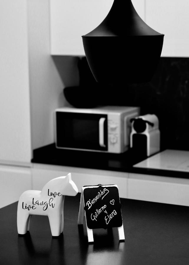 Black And White Suitte "Plaza" Noja Εξωτερικό φωτογραφία